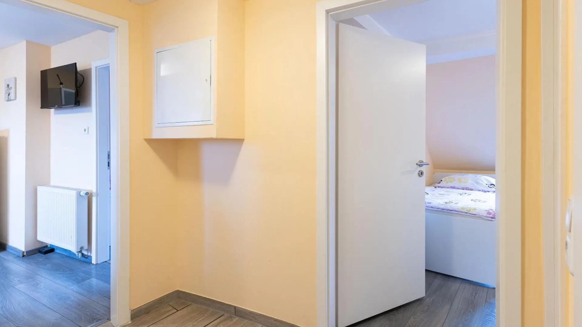 W4-8 Messe Monteurzimmer Koeln ケルン